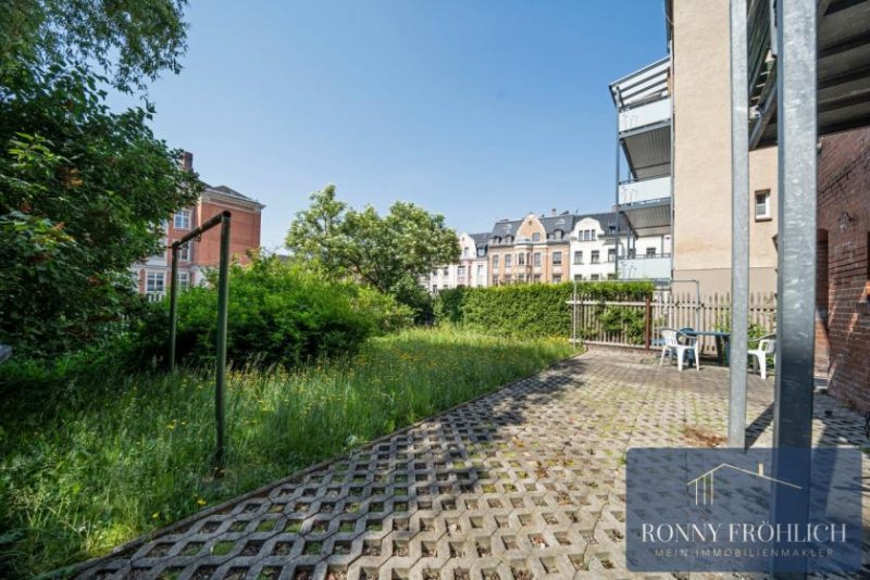 Reichenbach im Vogtland repräsentatives Mehrfamilienhaus in Reichenbach mit XXL-Eigentümerwohnung im Dachgeschoss + Balkone Gewerbe kaufen