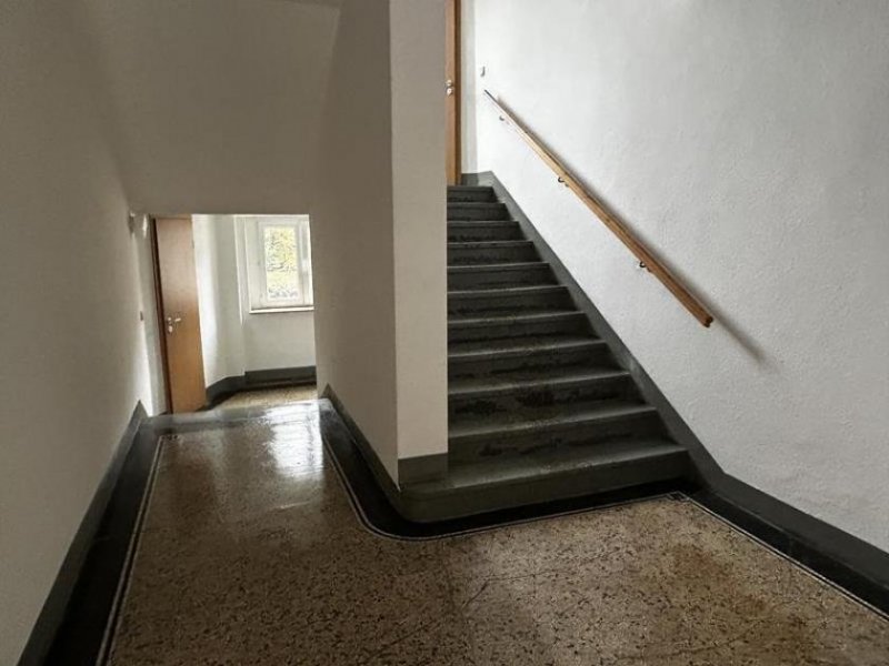 Plauen Geräumige, helle 2-Raum-Whg. im EG mit Balkon, Einbauküche und TV im Kochbereich, vermietet! Wohnung kaufen