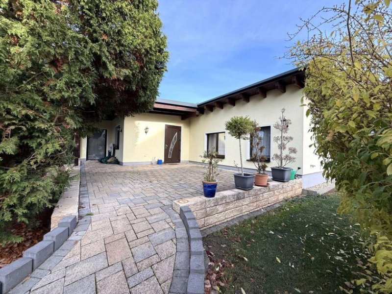 Plauen Plauen: Neuwertiger + langfristig vermieteter Bungalow Haus kaufen