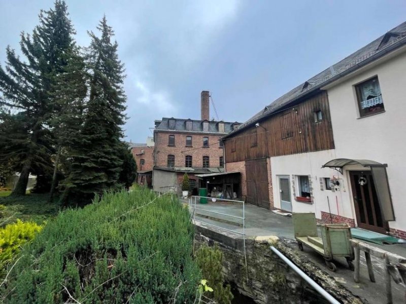 Oelsnitz/Vogtland Älteres Einfamilienhaus mit Wohnmobilstellplatz/ Garage in Oelsnitz Haus kaufen