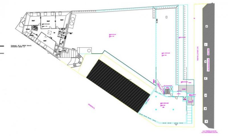 Oelsnitz/Vogtland Geschäftshaus im Zentrum von Oelsnitz/V., ca. 3.800 m² Nutzfläche, san-bed. TG, 77 Stpl., Aufzug Gewerbe kaufen