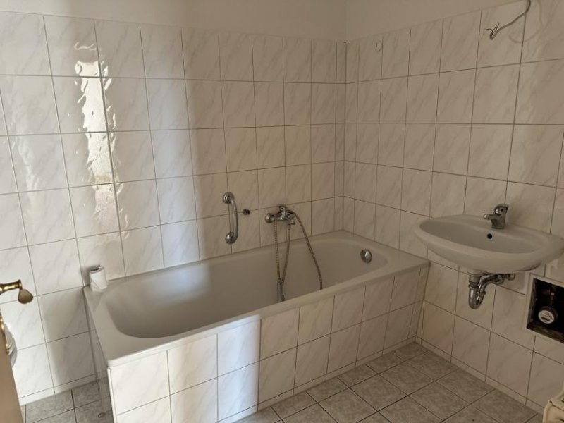 Oelsnitz/Vogtland Schöne 3-Raum-Wohnung in Oelsnitz/V., 2. OG. Leerstehend! Wohnung kaufen