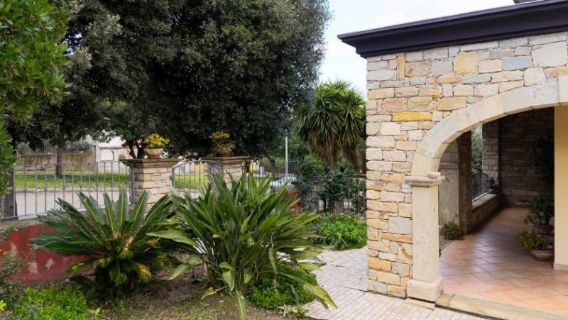 Villanovafranca Villanovafranca Villa auf 3 Ebenen Haus kaufen