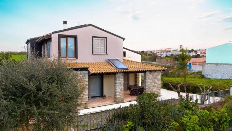 Villanovafranca Villanovafranca Villa auf 3 Ebenen Haus kaufen