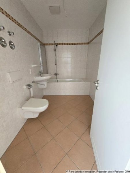 Chemnitz Lichtdurchflutete Wohnung im Dachgeschoss mit hohen Decken, Lift, großer Terrasse und TG Wohnung kaufen