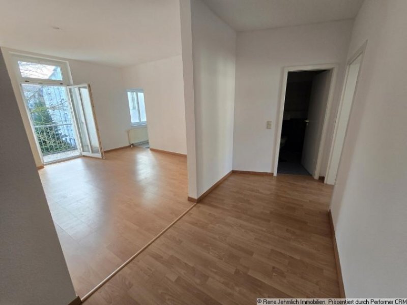 Chemnitz Vermietete gemütliche 2-Raum-Wohnung mit Balkon, offener Küche und Blick in den Innenhof Wohnung kaufen