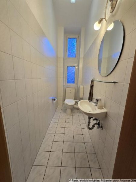 Chemnitz Zentral gelegenes Büro im beliebten Kaßberg: Erdgeschoss, drei Zimmer, Balkon und Stauraum Gewerbe kaufen