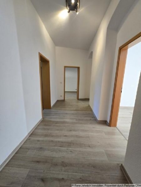 Chemnitz Zentral gelegenes Büro im beliebten Kaßberg: Erdgeschoss, drei Zimmer, Balkon und Stauraum Gewerbe kaufen