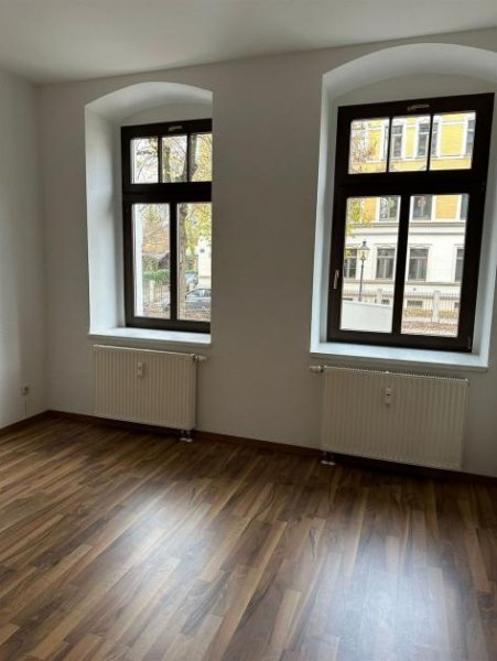 Chemnitz * Großezügige 2-Zimmer mit neuem Laminat, Wannenbad und Balkon zum Toppreis! * Gewerbe kaufen