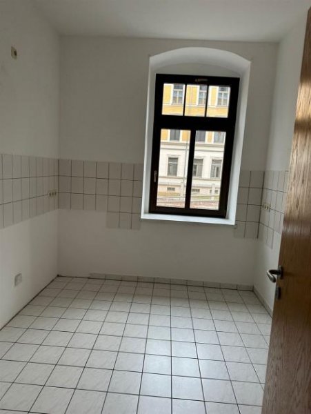 Chemnitz * Großezügige 2-Zimmer mit neuem Laminat, Wannenbad und Balkon zum Toppreis! * Gewerbe kaufen