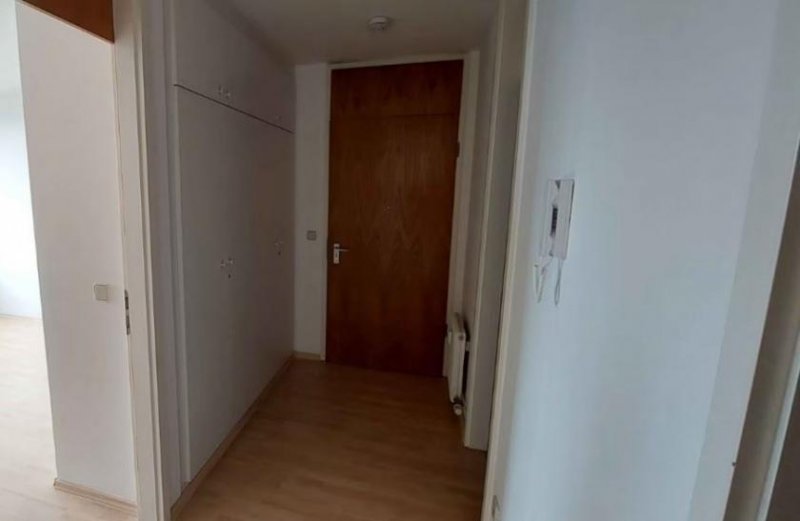 Chemnitz Großzügige und vermietete 2-Zimmer mit Wannenbad, Balkon, Aufzug, Tiefgarage und EBK Wohnung kaufen