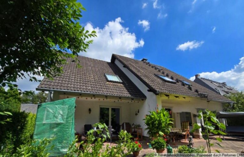Chemnitz Großzügiges Haus mit Einliegerwohnung, Doppelgarage und großem Garten in Reichenbrand Haus kaufen
