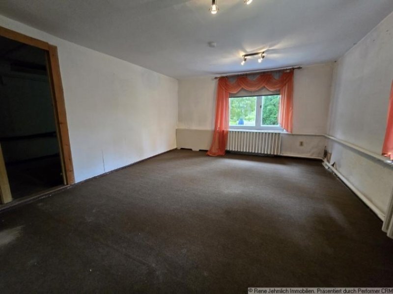 Chemnitz Sanierungsbedürftiges EFH mit 212qm auf 1.770qm Grundstück mit Pool & Doppelgarage + Gartenhaus Haus kaufen