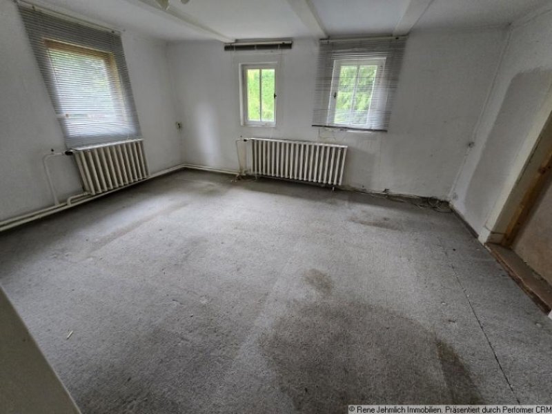 Chemnitz Sanierungsbedürftiges EFH mit 212qm auf 1.770qm Grundstück mit Pool & Doppelgarage + Gartenhaus Haus kaufen