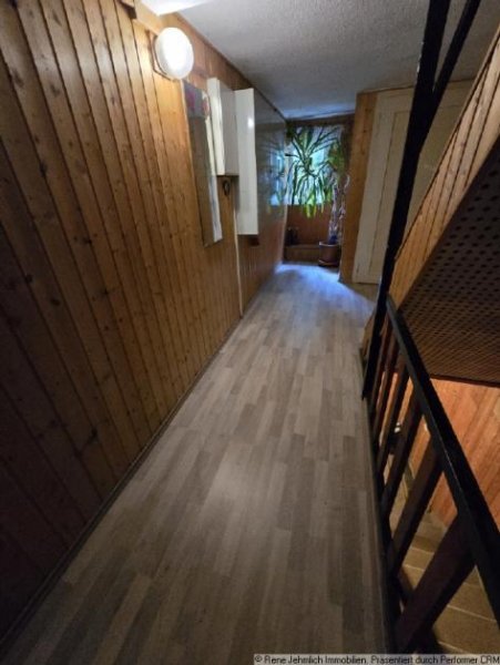 Chemnitz Sanierungsbedürftiges EFH mit 212qm auf 1.770qm Grundstück mit Pool & Doppelgarage + Gartenhaus Haus kaufen