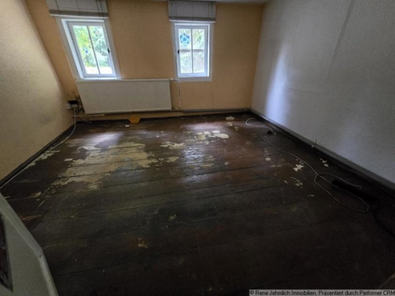 Chemnitz Sanierungsbedürftiges EFH mit 212qm auf 1.770qm Grundstück mit Pool & Doppelgarage + Gartenhaus Haus kaufen