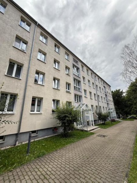 Chemnitz Gemütliche und vermietete 3-Zimmer mit Laminat, Balkon, Stellplatz und Wannenbad in ruhiger Lage! Wohnung kaufen