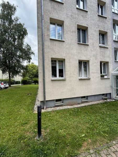Chemnitz Gemütliche und vermietete 3-Zimmer mit Laminat, Balkon, Stellplatz und Wannenbad in ruhiger Lage! Wohnung kaufen