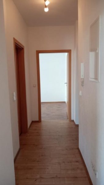 Chemnitz Günstige und vermietete 2-Zimmer mit Laminat, Aufzug und Eckwanne in guter Lage! Wohnung kaufen
