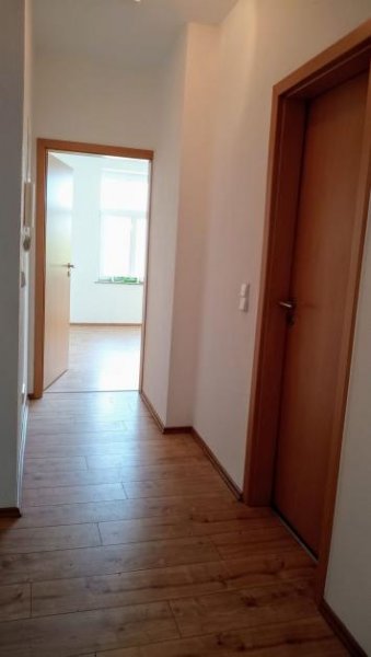 Chemnitz Günstige und vermietete 2-Zimmer mit Laminat, Aufzug und Eckwanne in guter Lage! Wohnung kaufen