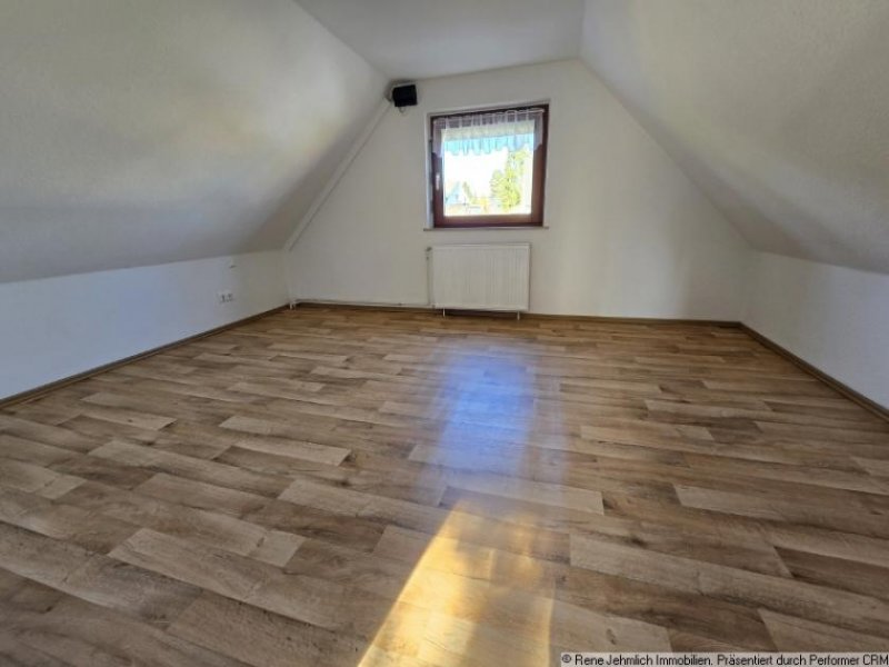 Chemnitz Adelsberg mit 75qm und 3,5 Zimmer, Kamin, Terrasse, Keller, Garage & 460 qm Grundstück Haus kaufen