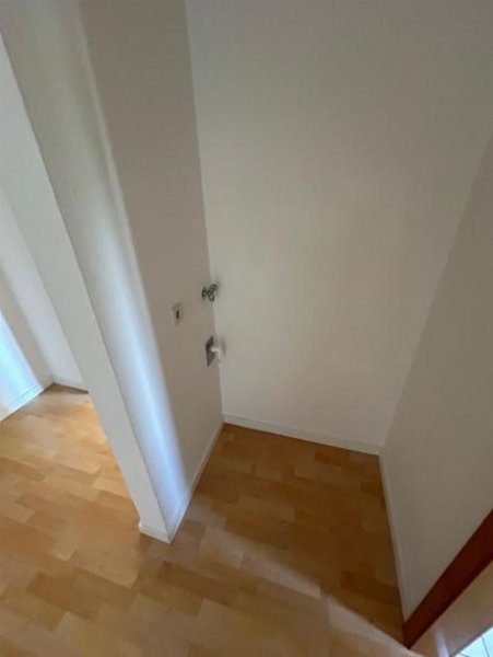 Chemnitz Gemütliche und vermietete DG 2-Zimmer mit Laminat und EBK in guter Lage Wohnung kaufen