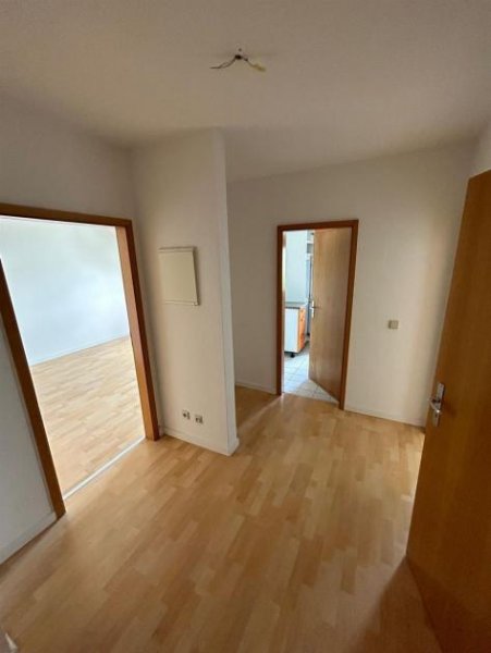 Chemnitz Gemütliche und vermietete DG 2-Zimmer mit Laminat und EBK in guter Lage Wohnung kaufen