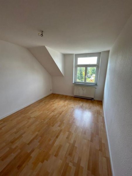 Chemnitz Gemütliche und vermietete DG 2-Zimmer mit Laminat und EBK in guter Lage Wohnung kaufen