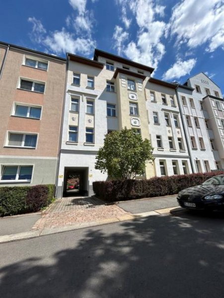 Chemnitz Gemütliche und vermietete DG 2-Zimmer mit Laminat und EBK in guter Lage Wohnung kaufen