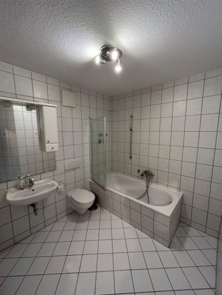 Chemnitz Großzügige 3-Zimmer mit Laminat, EBK, Wannenbad mit Fenster und Balkon in zentraler Lage Wohnung kaufen