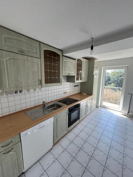 Chemnitz Großzügige und vermietete 2-Zi. mit Laminat, Balkon, EBK und Wanne in zentraler Lage Wohnung kaufen