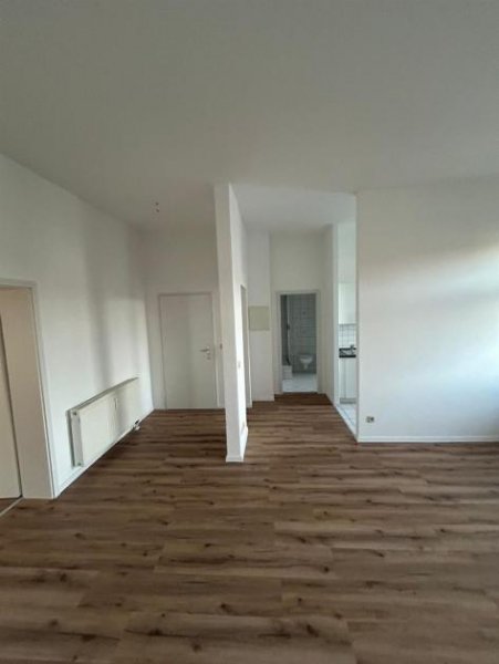 Chemnitz Großzügige und vermietete 2-Zi. mit EBK, 2xBalkon und Laminat in zentraler Lage Wohnung kaufen