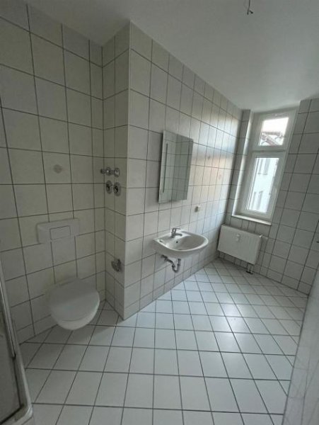 Chemnitz Großzügige und vermietete 2-Zi. mit EBK, 2xBalkon und Laminat in zentraler Lage Wohnung kaufen