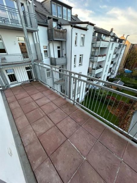 Chemnitz Großzügige und vermietete 2-Zi. mit EBK, 2xBalkon und Laminat in zentraler Lage Wohnung kaufen