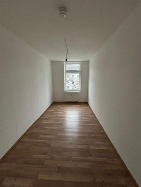 Chemnitz Vollvermietetes und großes MFH mit Balkonen und Stellplätzen in guter und ruhiger Lage! Gewerbe kaufen