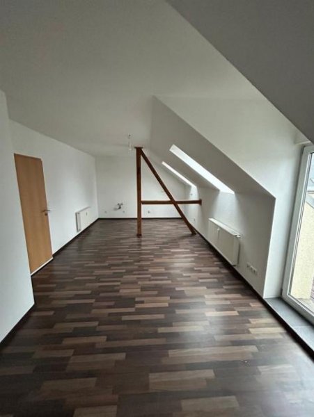 Chemnitz Vollvermietetes und großes MFH mit Balkonen und Stellplätzen in guter und ruhiger Lage! Haus kaufen