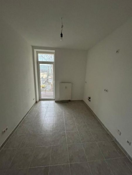 Chemnitz Vollvermietetes und großes MFH mit Balkonen und Stellplätzen in guter und ruhiger Lage! Haus kaufen