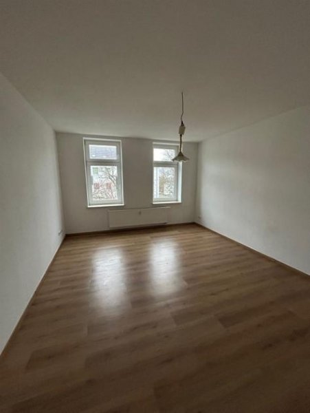 Chemnitz Vollvermietetes und großes MFH mit Balkonen und Stellplätzen in guter und ruhiger Lage! Gewerbe kaufen