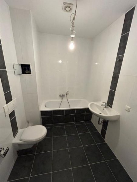 Chemnitz Vollvermietetes und großes MFH mit Balkonen und Stellplätzen in guter und ruhiger Lage! Gewerbe kaufen