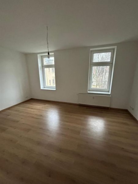 Chemnitz Vollvermietetes und großes MFH mit Balkonen und Stellplätzen in guter und ruhiger Lage! Haus kaufen