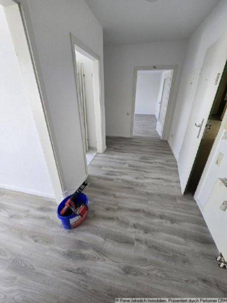 Chemnitz Vermietete neu sanierte Wohnung Hilbersdorf +Lift + EBK möglich + Behindertengerechte Wohnung kaufen