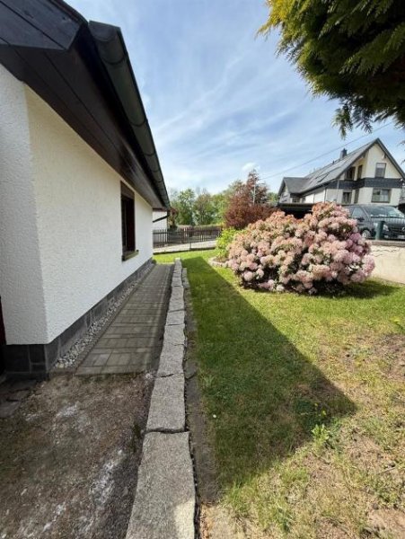 Grüna Bezugsfertiges Einfamilienhaus mit großem Blk, Garage, 2 Bädern und sonnigem Grundstück Haus kaufen