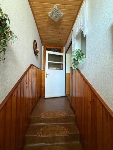 Hartmannsdorf (Landkreis Mittelsachsen) Doppelhaushälfte mit großer Garage, Carport, Wa, Du. und sonnigem Grundstück am Stadtrand Haus kaufen
