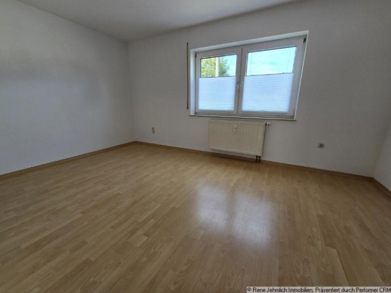 Burkhardtsdorf Ideal für Eigennutzer oder Kapitalanleger – 3-Raum-Wohnung mit Terrasse im EG Wohnung kaufen