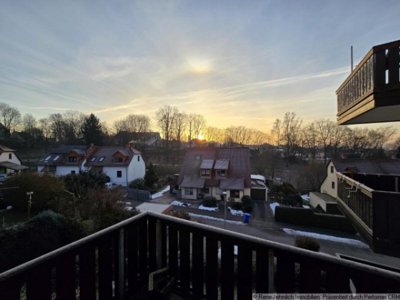 Hohenstein-Ernstthal Gemütliche 2-Raum-Wohnung mit Balkon, Einbauküche und Blick ins Grüne Wohnung kaufen
