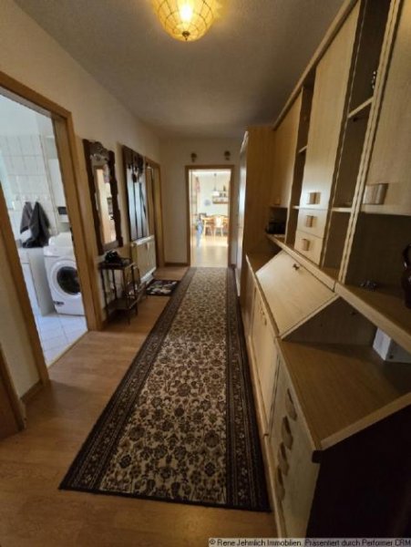 Hohenstein-Ernstthal Gemütliche 2-Raum-Wohnung mit Balkon, Einbauküche und Blick ins Grüne Wohnung kaufen