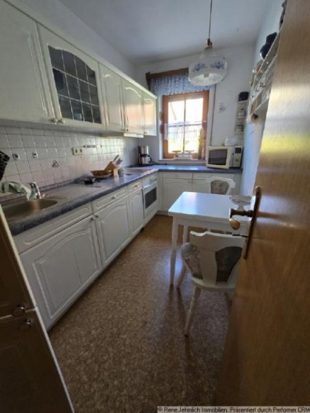 Hohenstein-Ernstthal Gemütliche 2-Raum-Wohnung mit Balkon, Einbauküche und Blick ins Grüne Wohnung kaufen