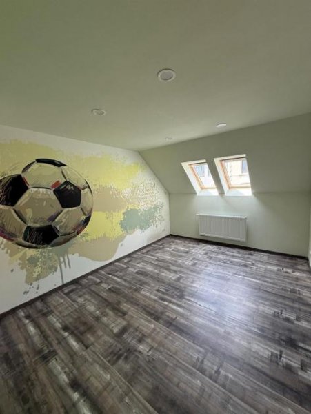 Lichtenstein/Sachsen Großzügiges 8-Zimmer EFH mit wunderschönem Garten, Kamin und Einliegerwohnung Haus kaufen