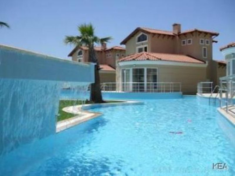 KUSADASI Etwas Besonderes! Neue Villa in einer 3000 qm grossen Badelandschaft mit Poolbar. Haus kaufen