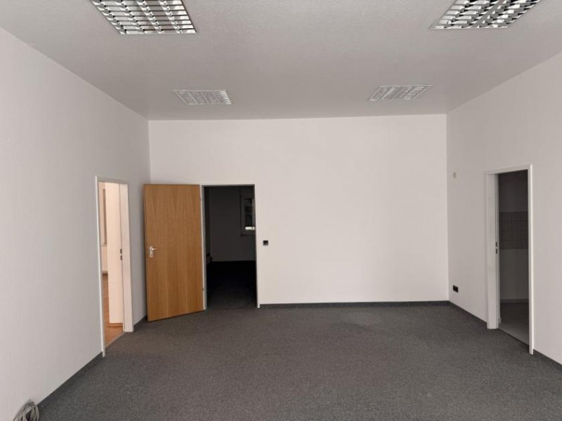 Freiberg Zentrumsnahe Gewerbeeinheit mit zwei Stellplätzen in Freiberg! Gewerbe kaufen